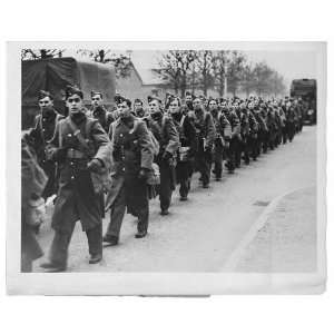  Canadian soldiers on the march,England,1940,World War 