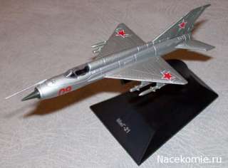 Mikoyan Mig 21 Soviet Airplane model Die Cast & 4 Magazine DeAgostini 
