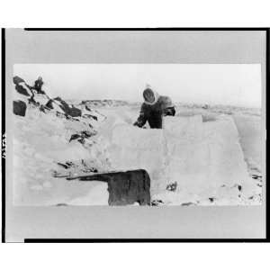  Photo Eskimo building a snow house, Canada 1929