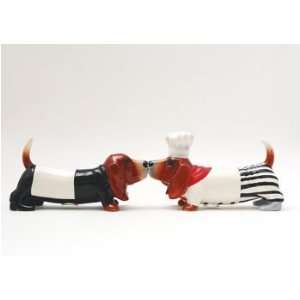  Kissing Chef Bassets Magnetic Salt and Pepper Shakers 