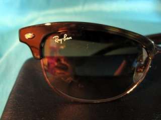 These are really cute cat eye frame ray bans. They are in excellent 