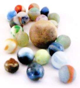 21 OLD MARBLES PLUS SHOOTER FROM 1920S  
