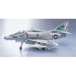  Hasegawa 1/72 A 4E/F Skyhawk Kit Toys & Games