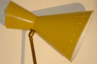 Lámpara de pie de Triennale de italiano de los mediados del siglo de 