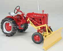 Farmall Cub Blade Chains Farm Toy Tractor SpecCast NEW  